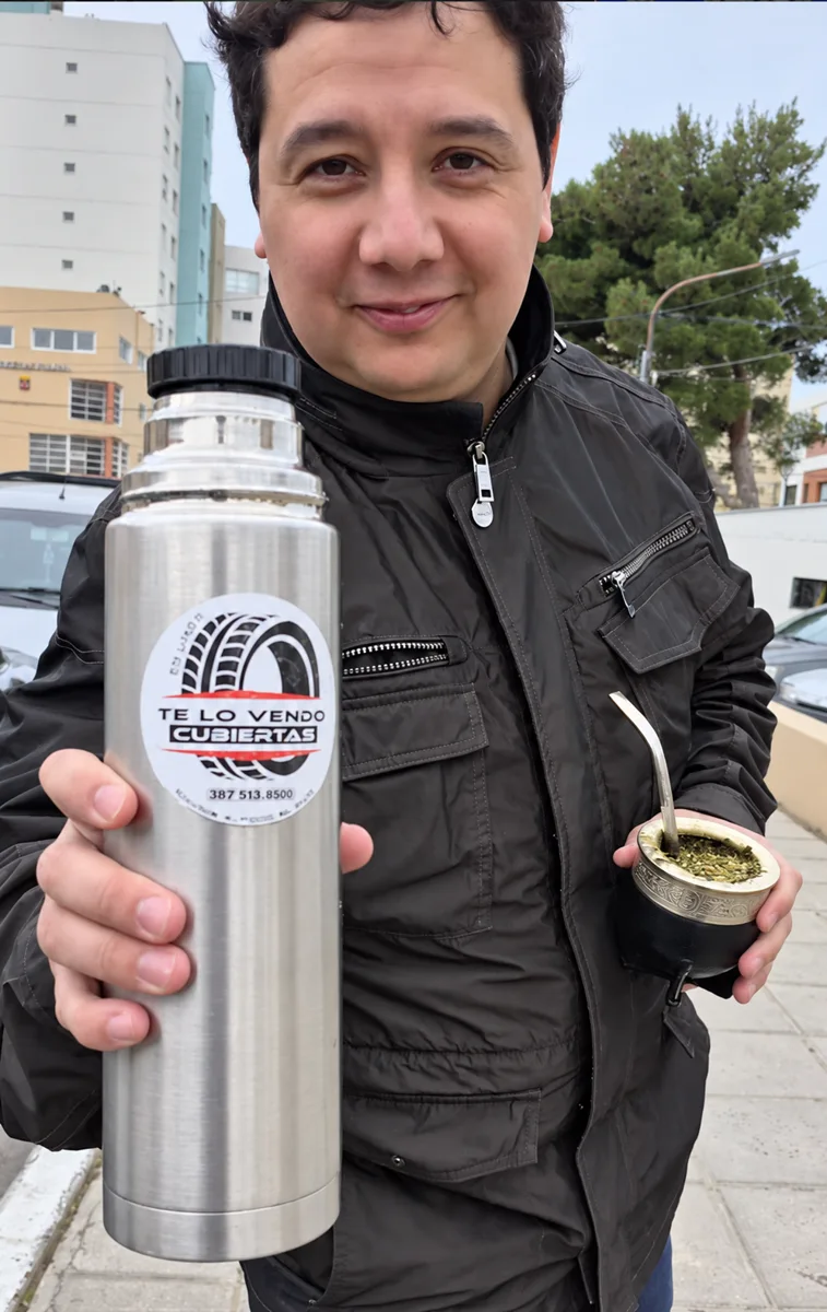 David con mate y termo de la marca